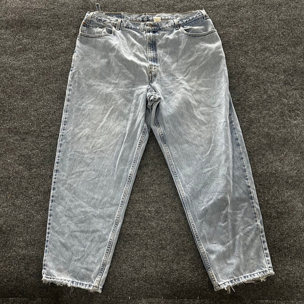 Levi's Jeans Mens Size 42x30 Light Wash 560 Comfort Fit Tapered Leg Distressed
